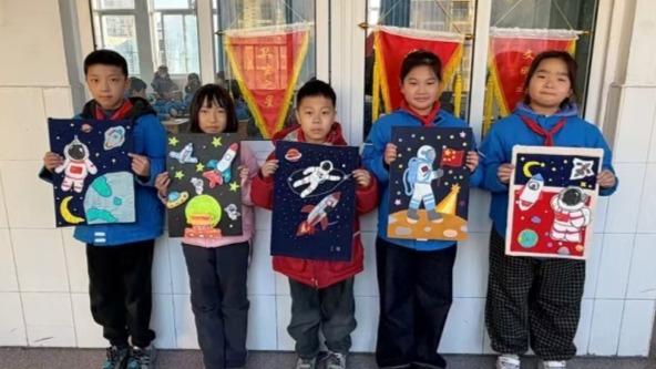 建国路小学开展科技+艺术主题绘画作品展