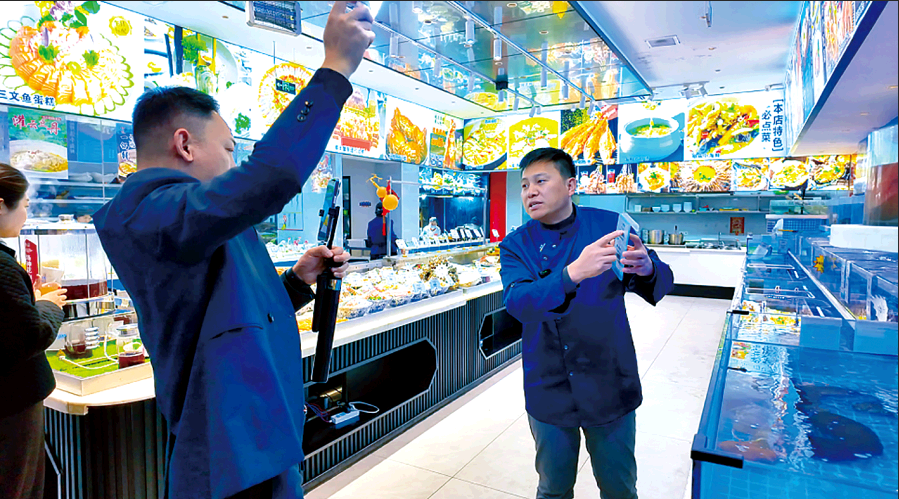 厨师耿茂然跨界弄潮   “根”在灶台  “翼”在云端