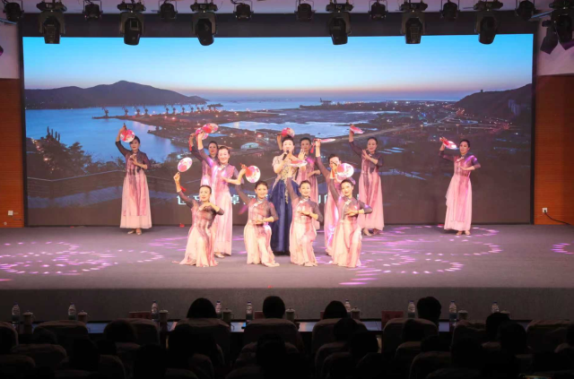 市开发区中云街道：“茉莉花开”直通车开演，居民乐享《山海连云组歌》文化盛宴