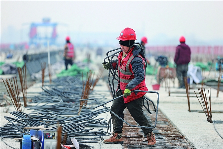 全市各地生产一线一派热火朝天大干奋进景象