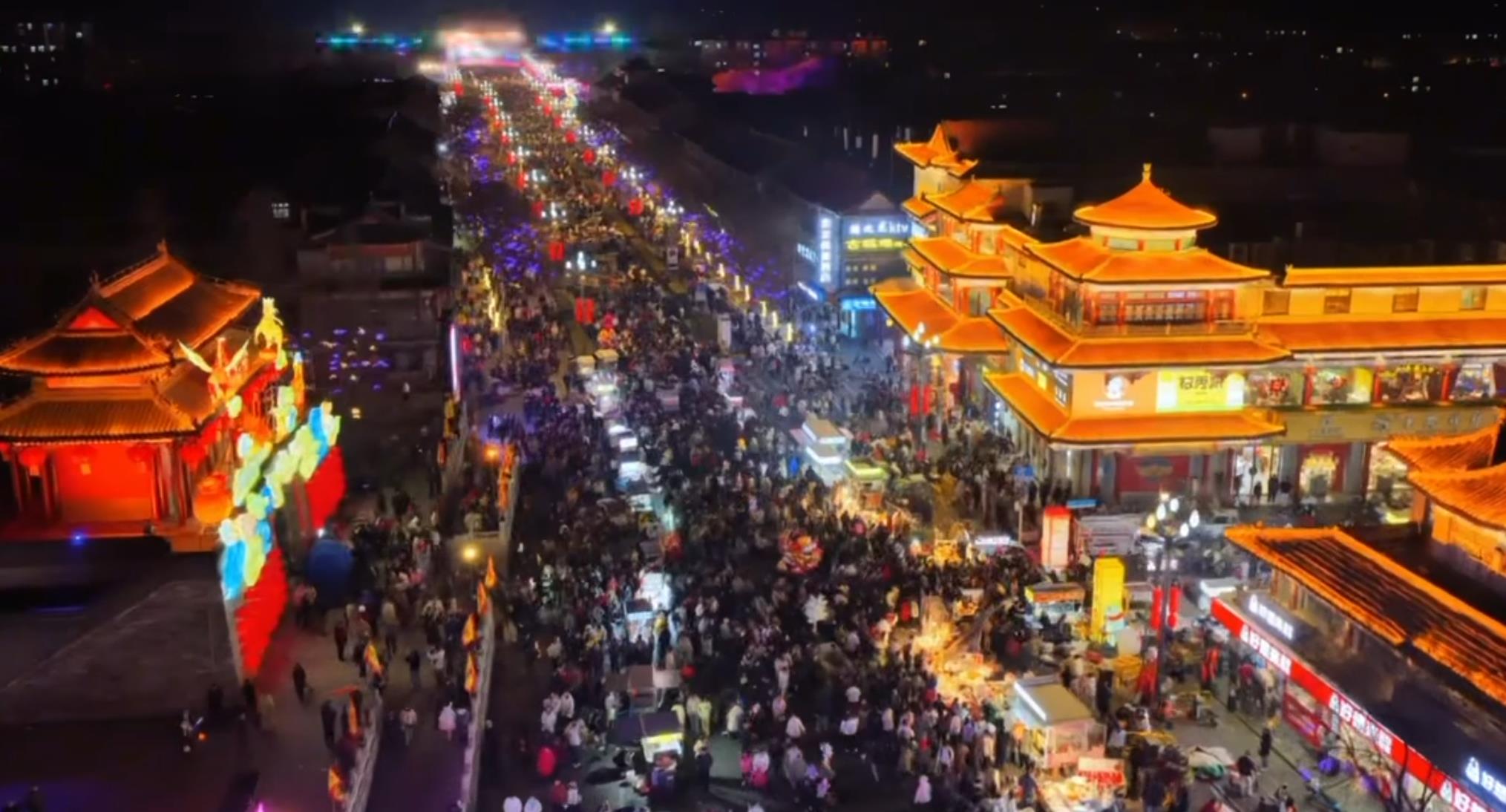 海州古城过年氛围感拉满，再现人山人海盛况！