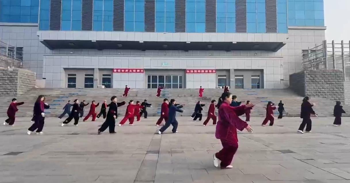 太极拳表演展现中华传统武术独特魅力