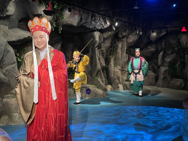 济南首家江北最大帷幕开啦蜡像馆开放