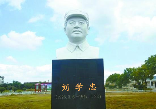 连日来,小海镇以致敬本土烈士,祭扫烈士陵园,宣讲红色故事等活动,不断