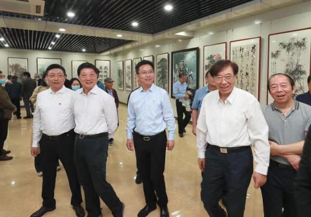 我区首届老年书画摄影非遗工艺暨陶培荣杨国美摄影作品展开幕李志军