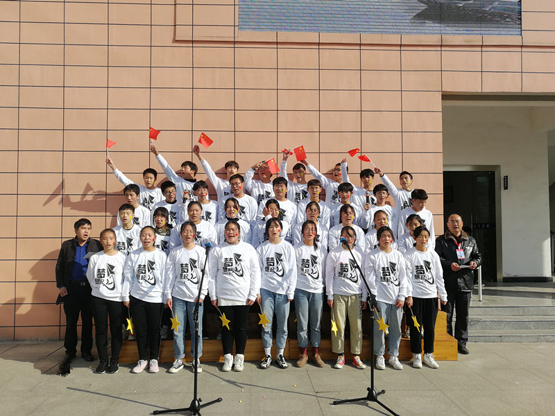 12月9日,镇江市丹徒区辛丰中学政教处,关工委联合举行第十九届校园