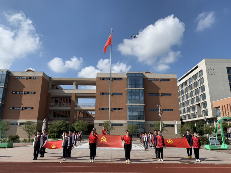 亭湖区组织9万名师生向国旗宣誓活动