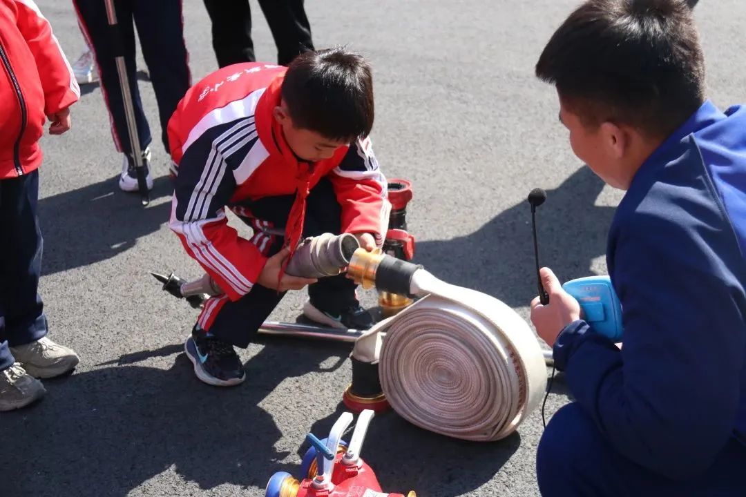 新安河西分校学雷锋实践体验活动 体验.jpg