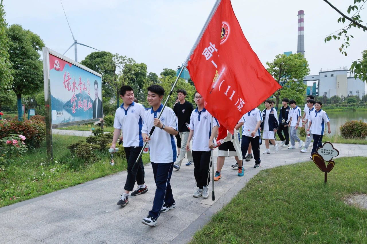 6月8日,扬州市江都区大桥高级中学组织高一高二年级学生走进区重点