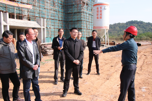 区委常委,常务副区长许新胜,区委常委,副区长曹俊陪同.