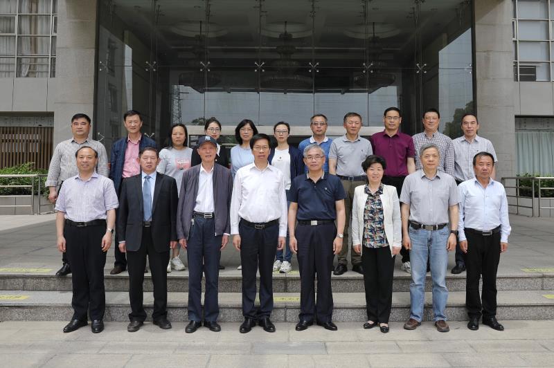 参会人员合影.jpg