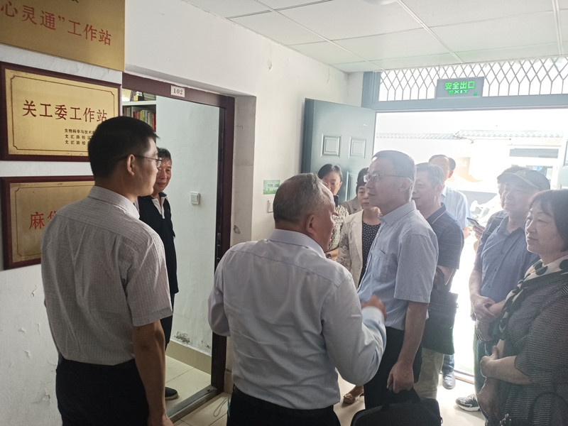 参观生科院1_副本.jpg