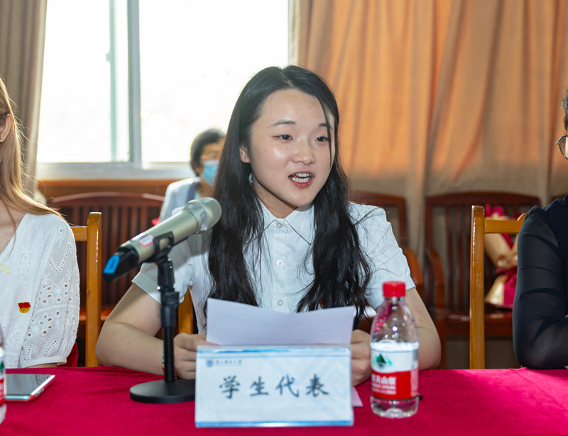 4.学生党员代表王馨发言_副本.jpg