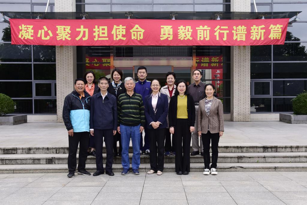 1696839881611001.jpg 合影.jpg