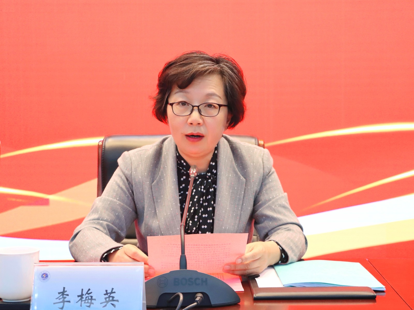 李梅英主持.jpg