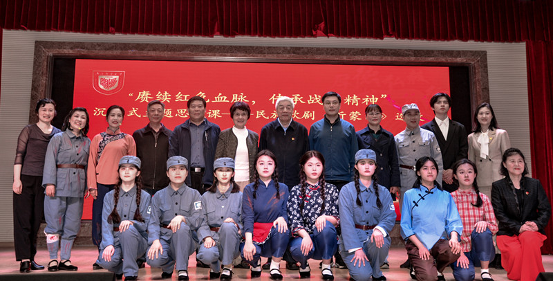 领导、演员及工作人员合影_副本.jpg