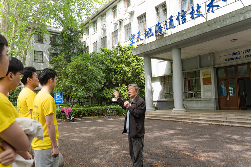 4.酆广增教授讲解无线楼 (2)_副本.jpg