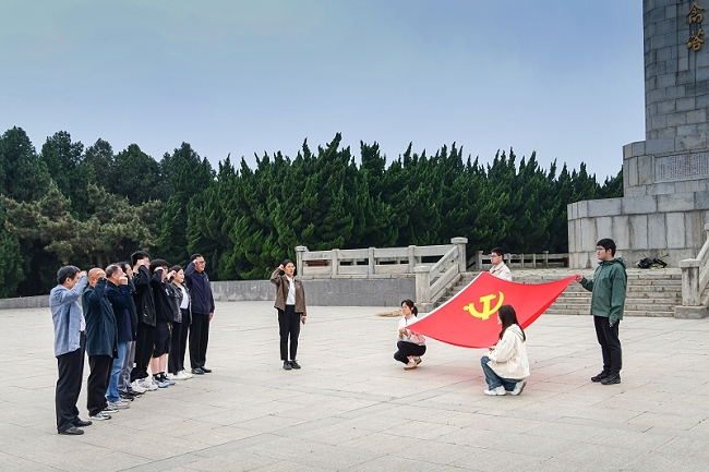 重温入党誓词.jpg