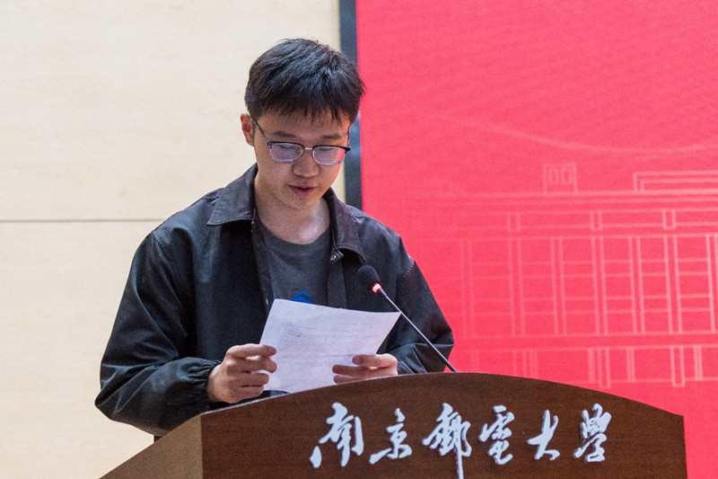 获奖同学代表发表感言_副本.jpg