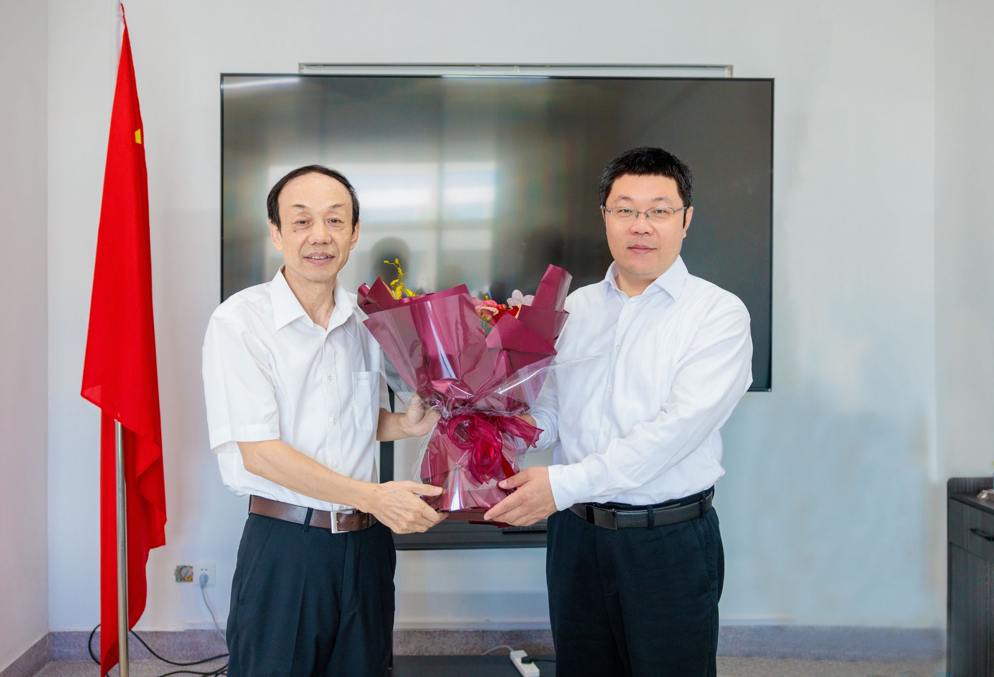 许峰慰问舒小平.jpg
