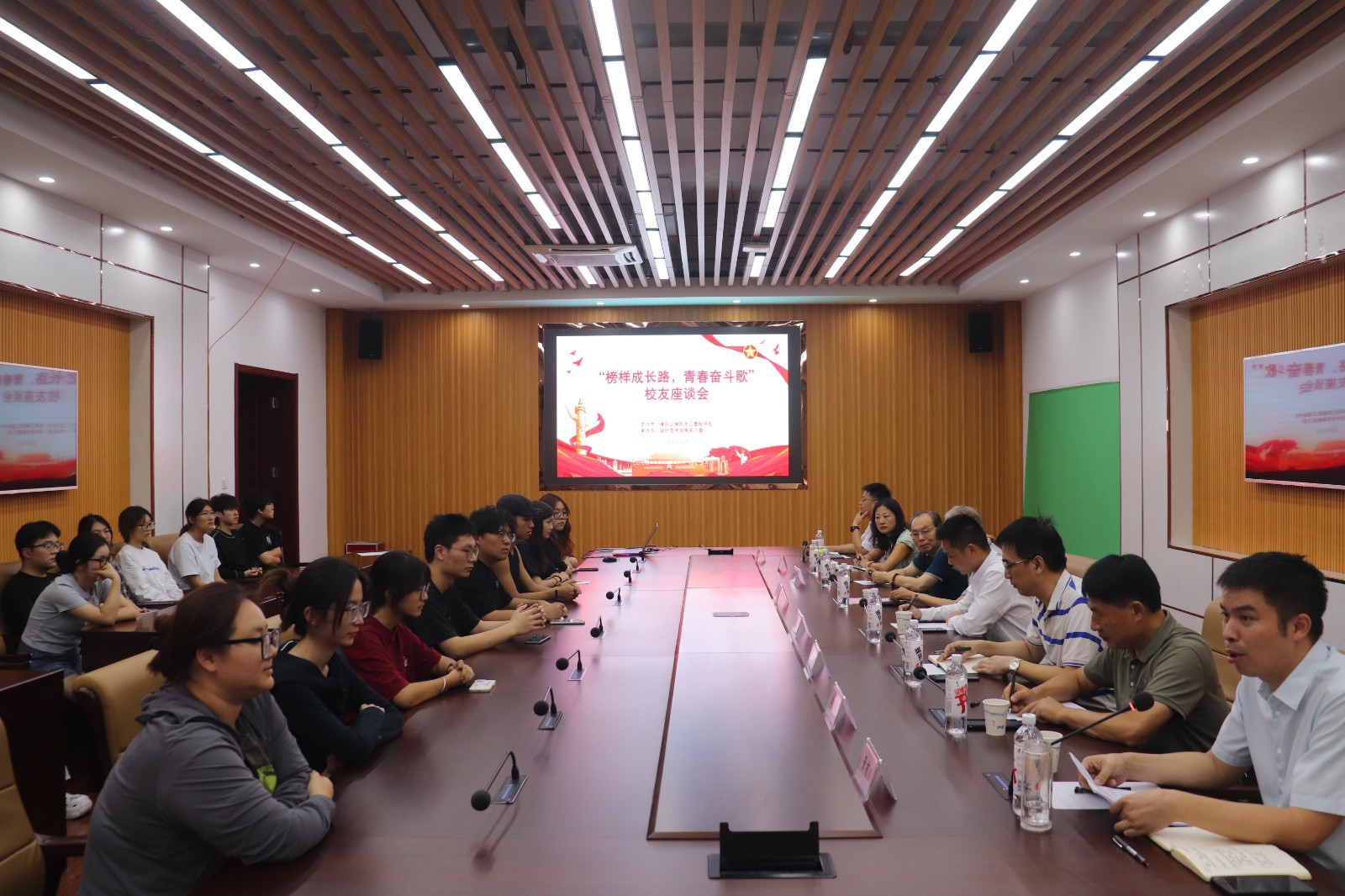 优秀校友回校座谈会活动徐维林微信图片_20240927153957.jpg