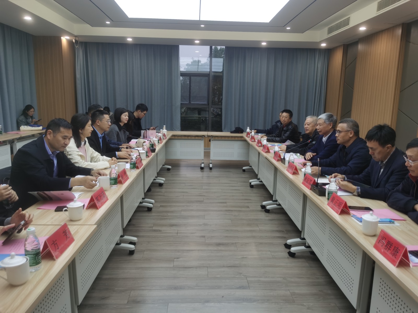 座谈会现场.jpg