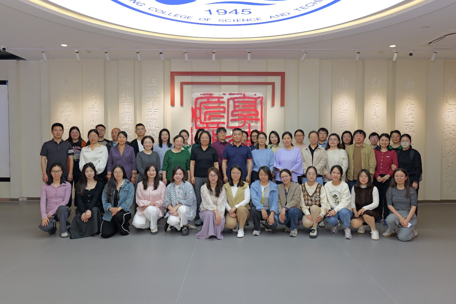 3.26工商参观校史馆.jpg