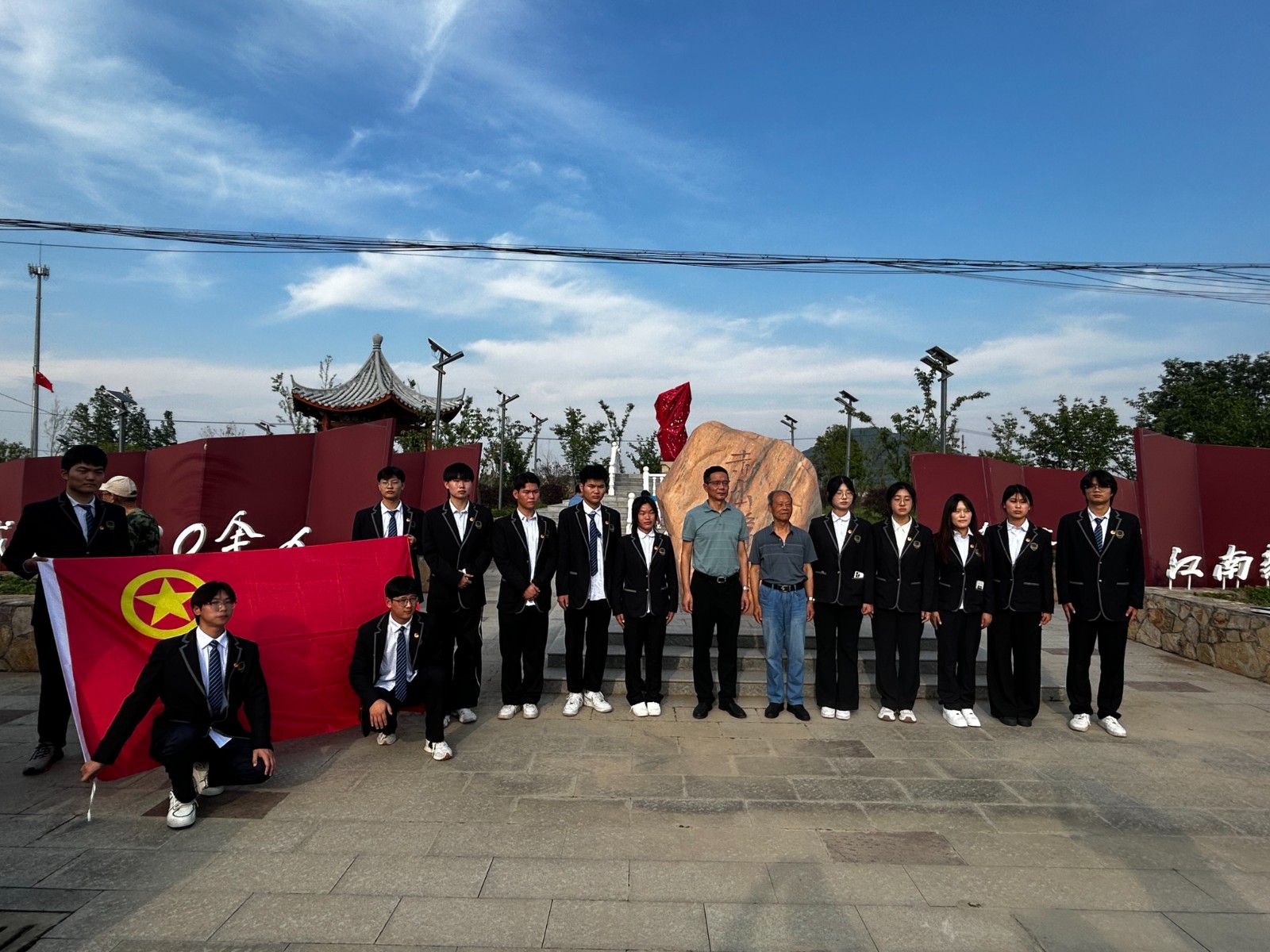 2025.5.14建筑工程学院关工委校外育人导师陶和寿带学生参观江宁区抗战纪念活动.JPG