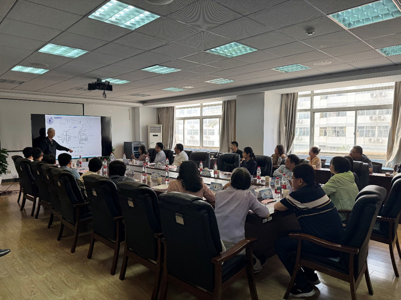 20250528中国老教授协会常务理事谈振辉教授莅临通信与信息工程学院开展教学交流2_副本.jpg