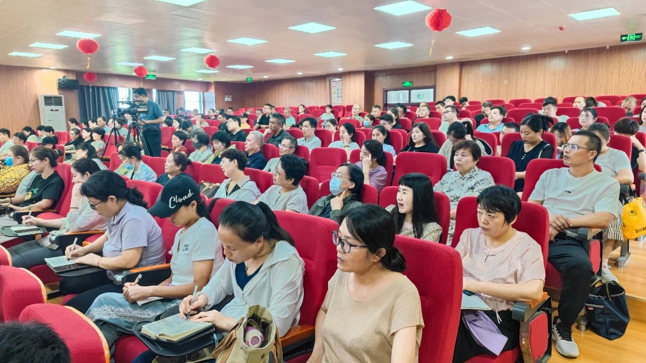 1756109426612493.jpg 校医培训1.jpg