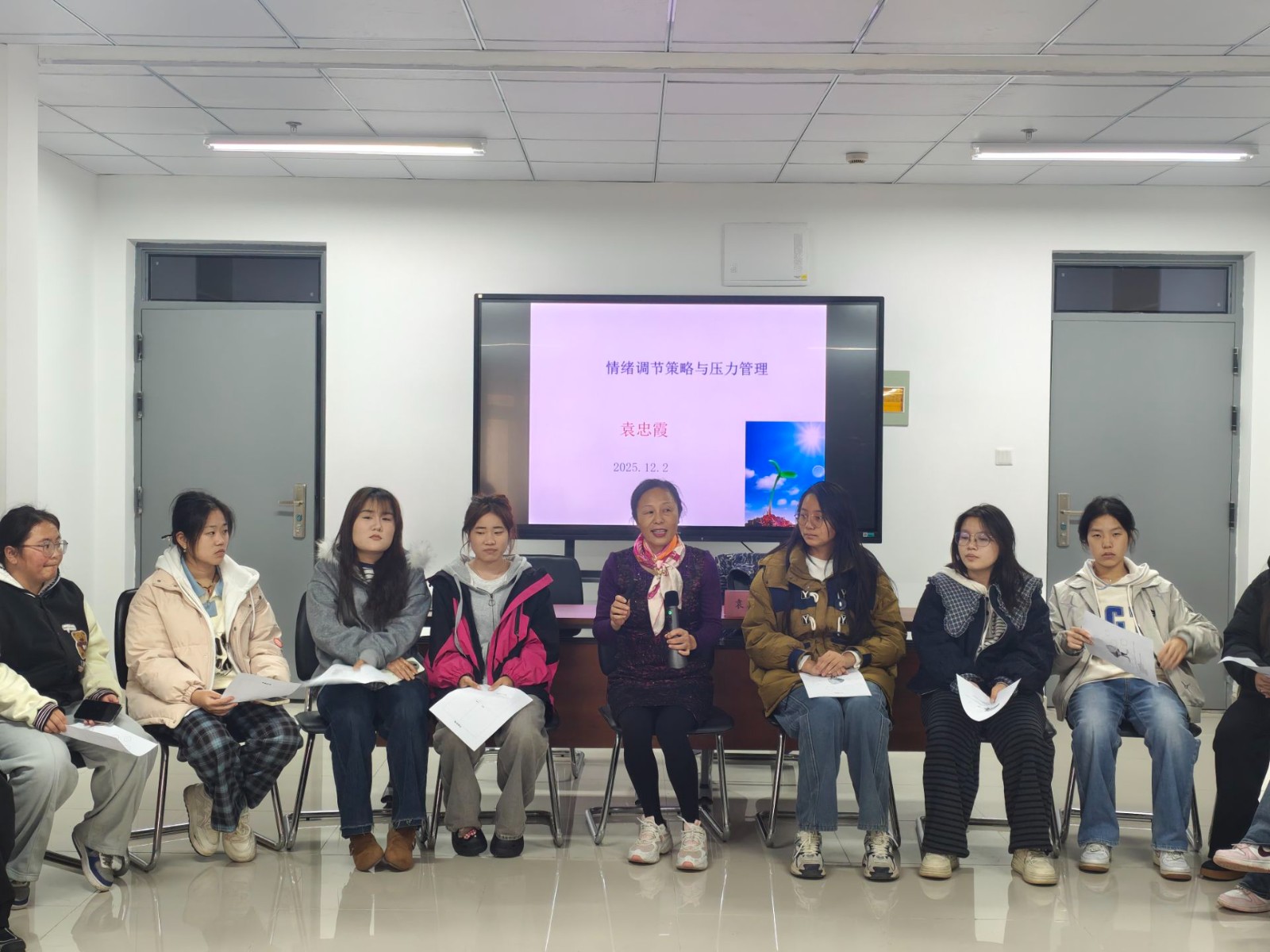 12.3数字经济系列活动之 从“心”出发，为成长赋能.jpg