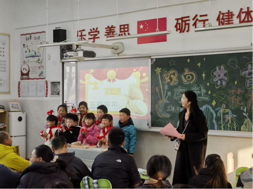 1767160903774972.png 江宁区教育系统关工委五老人员倾心助力家校携手共筑青春预备役(1)2015.png