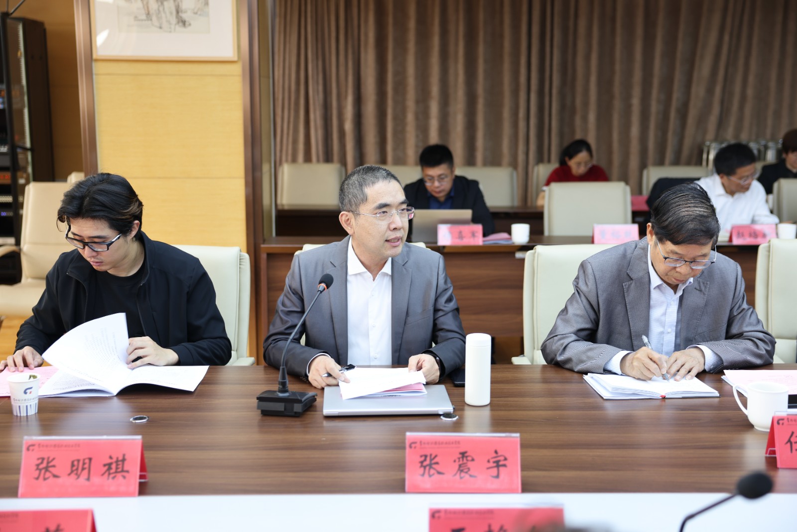 3.张震宇主持.jpg