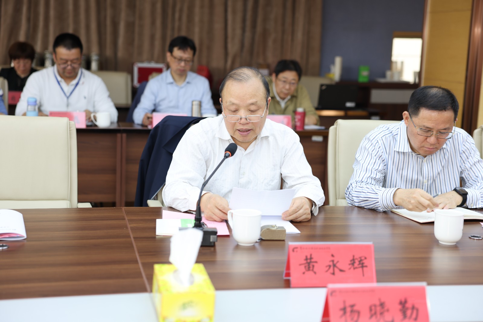 5.黄永辉传达上级关工委文件精神.jpg