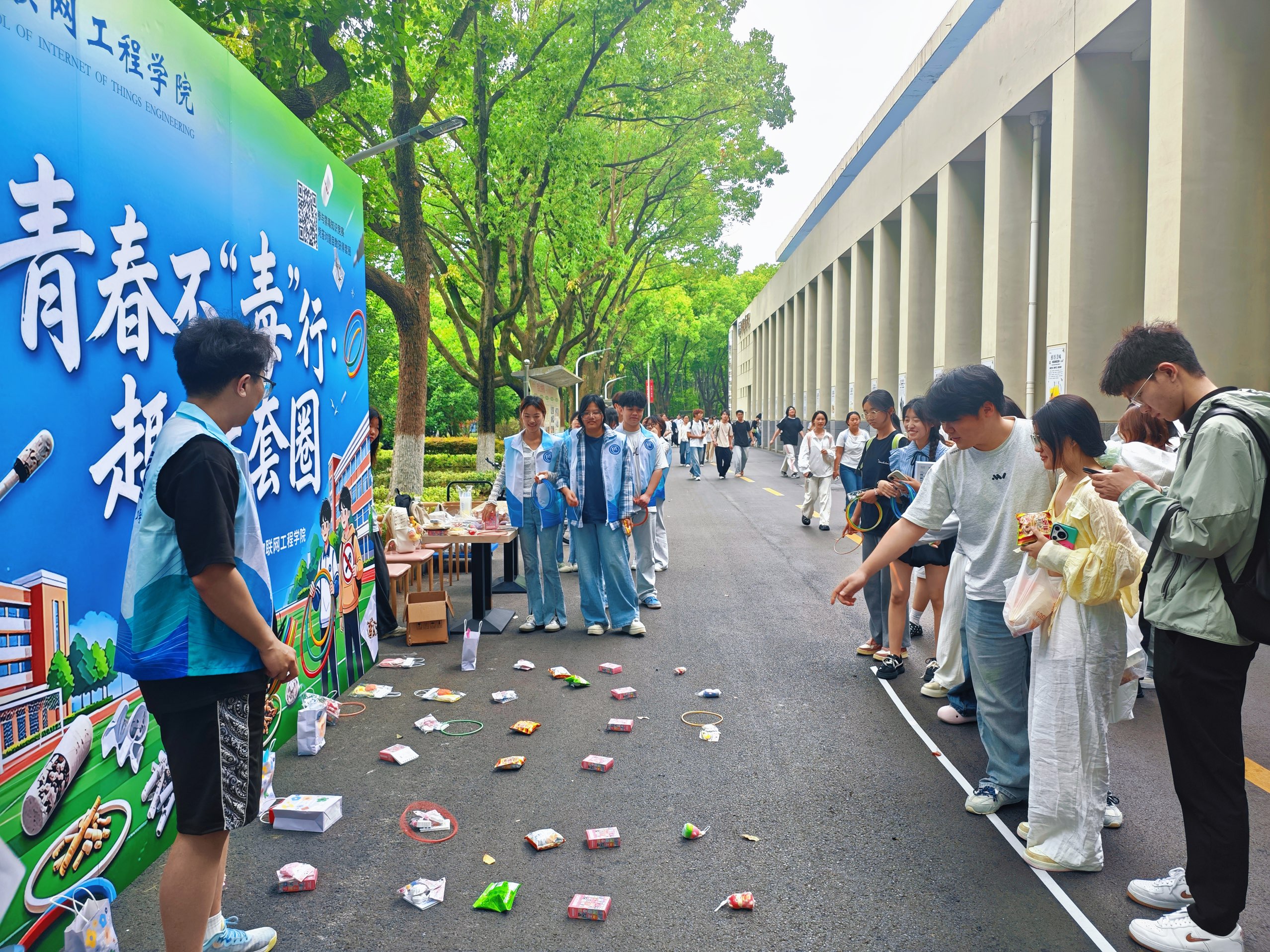 活动现场同学们积极参与.png