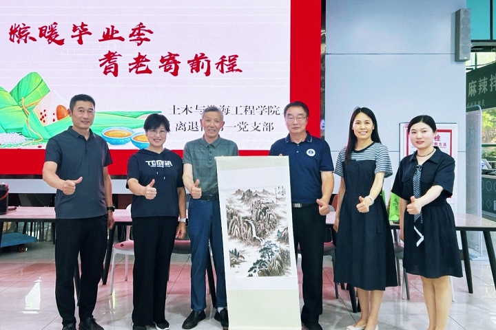 720老同志书画展示.jpg