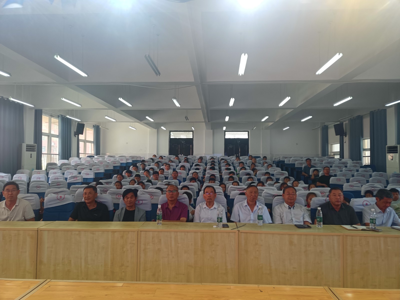 报告会2.jpg
