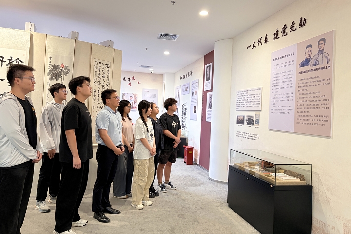 720学生参观.jpg