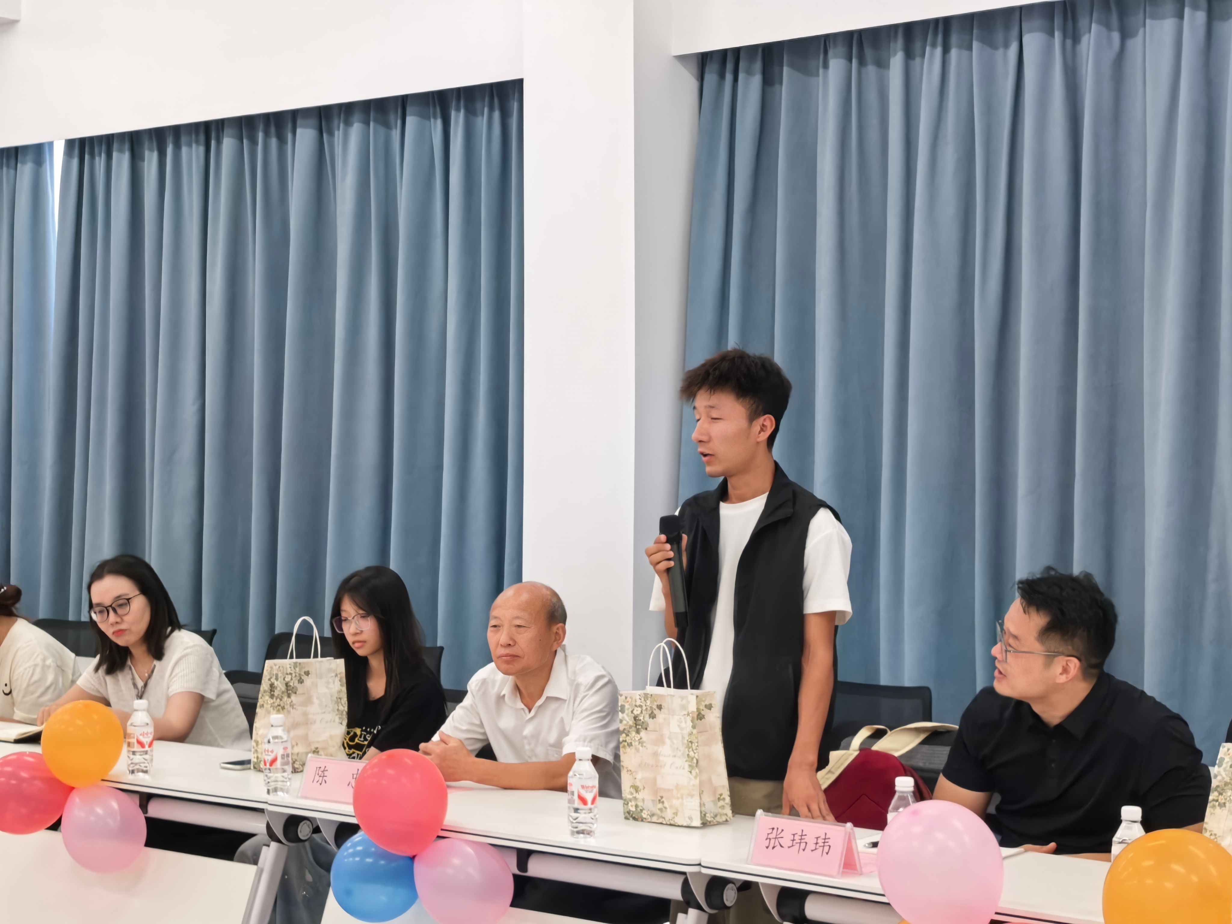 陈忠.png