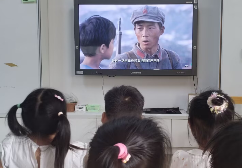 观看《七律长征》.png