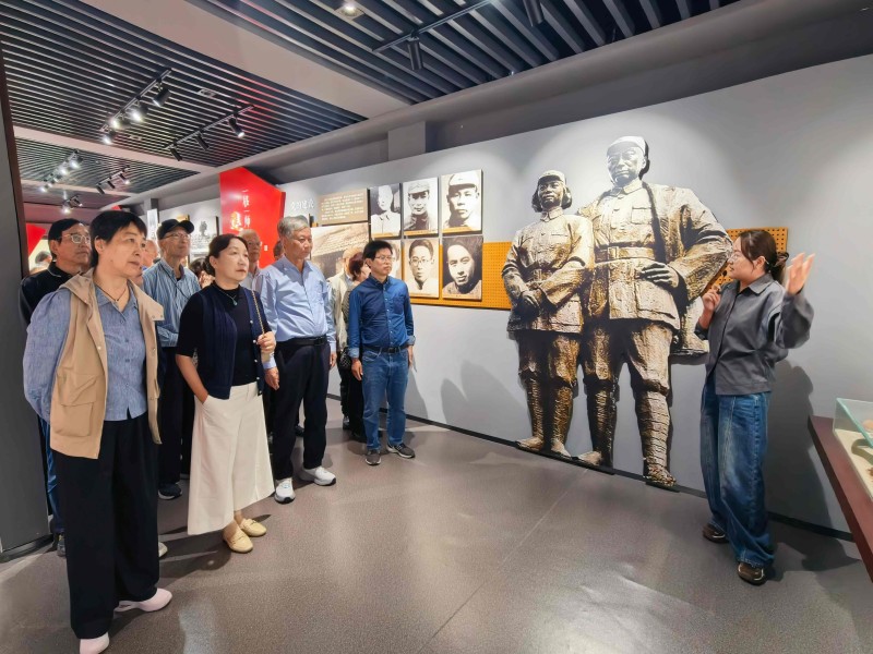参观红色基地<span style=