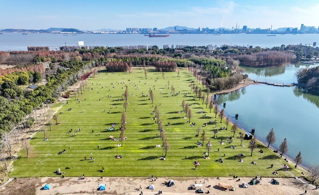 热辣滚烫江苏靖江春节文旅盛宴飨游客